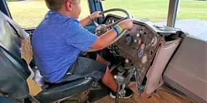 10 Year Old Kid Shifts Gears In 13 Speed With No Cluch MUST SEE